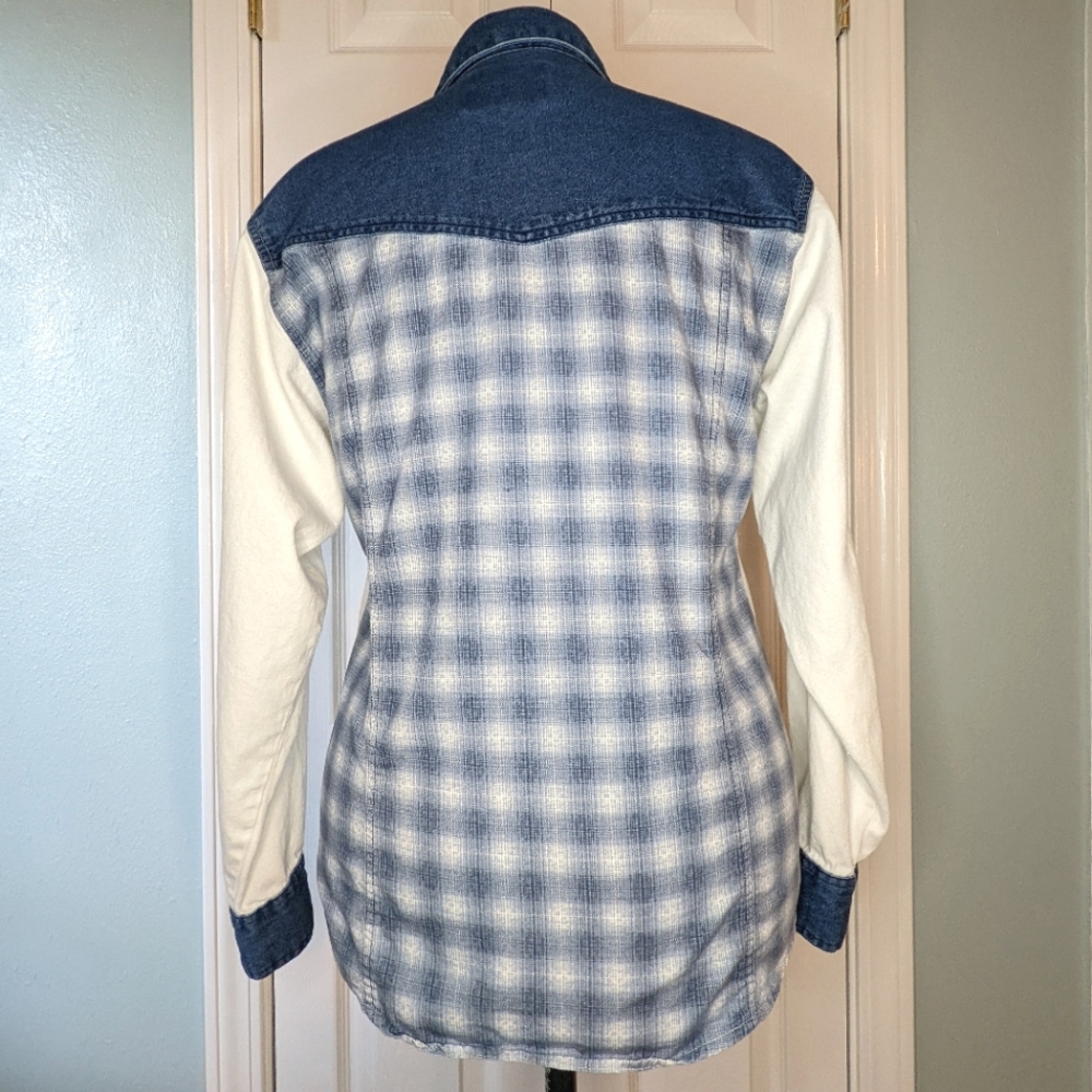 Vintage Wrangler Western Wear for Women two tone denim chambray button down - Picture 2 of 6